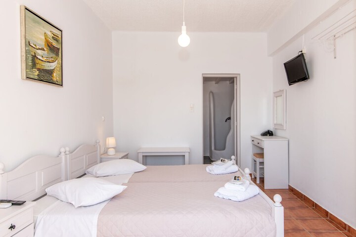 Room 6 of 94