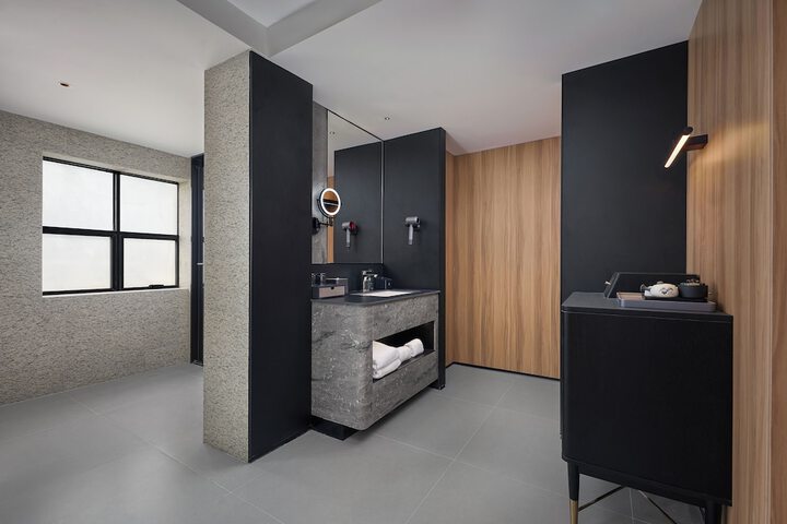 Room 28 of 91