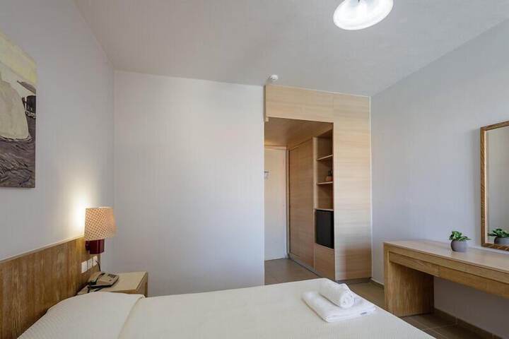 Room 18 of 87
