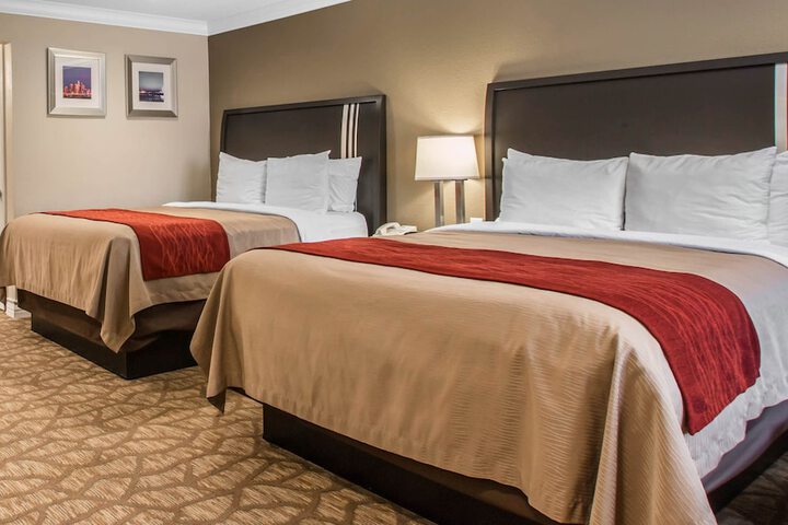 2 Queen Beds (3 of 5)