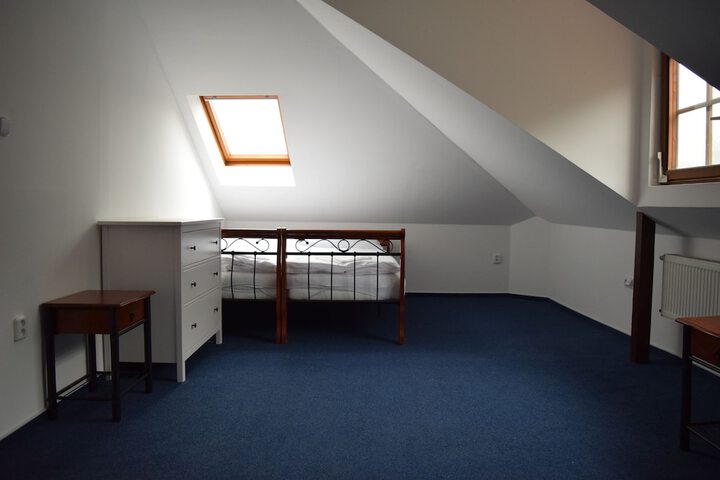 Room 27 of 90