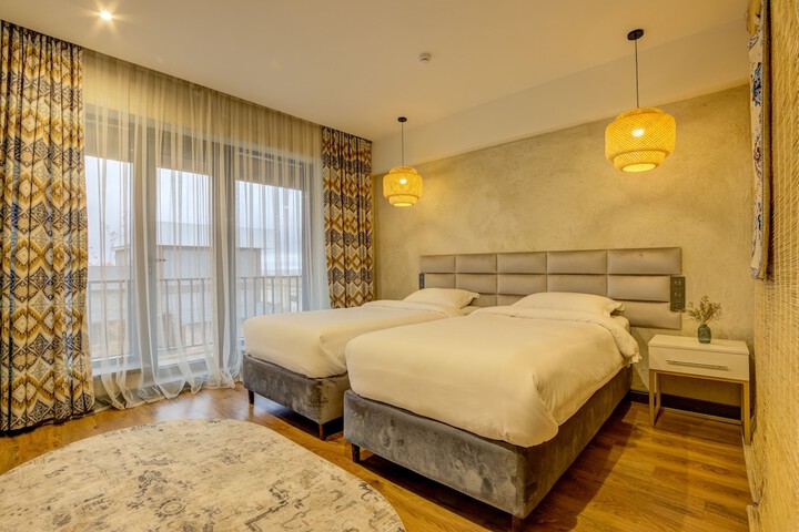 Room 9 of 38
