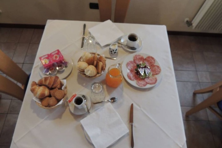 Breakfast/Coffee Service 28 of 46