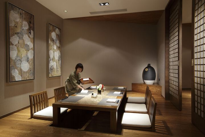 Dining 32 of 61