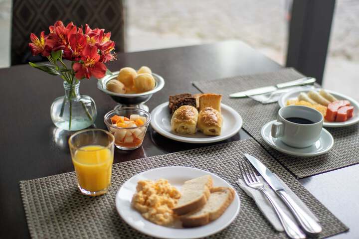 Breakfast/Coffee Service 29 of 33
