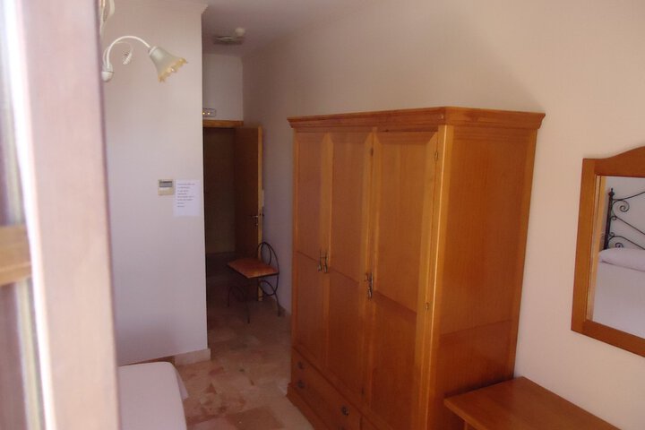 Room 14 of 36