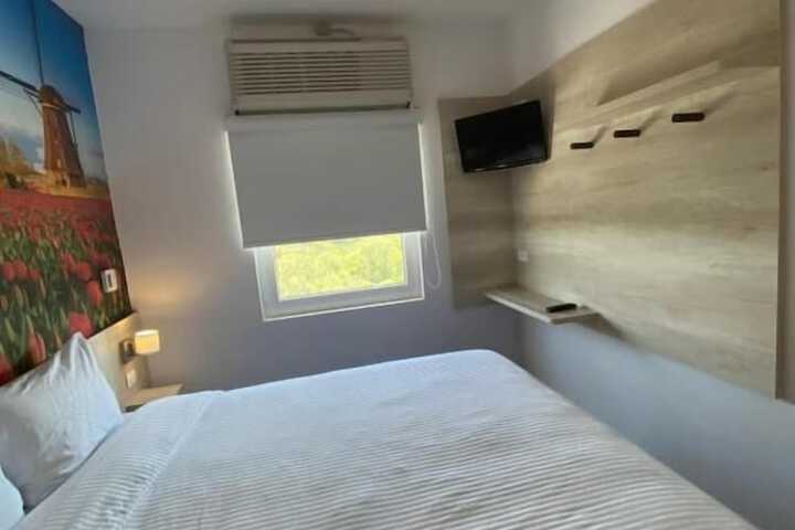 Room 11 of 22