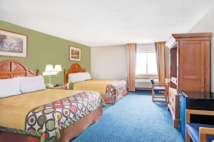 1 Queen Bed (10 of 13)