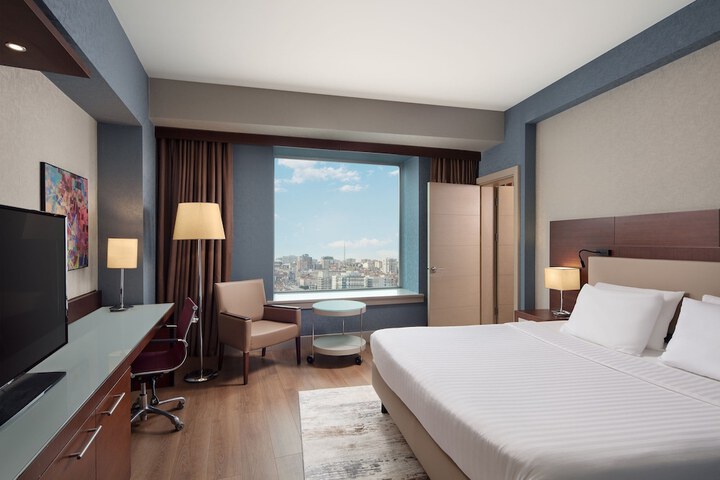 Room 10 of 38