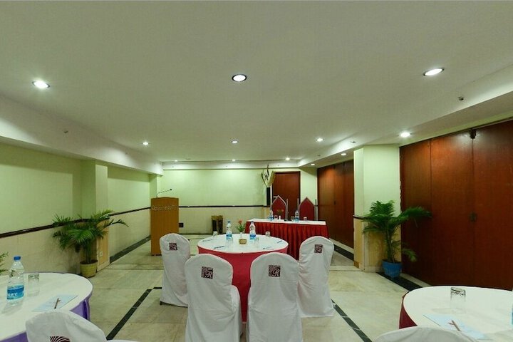 Ballroom/Hall 33 of 35