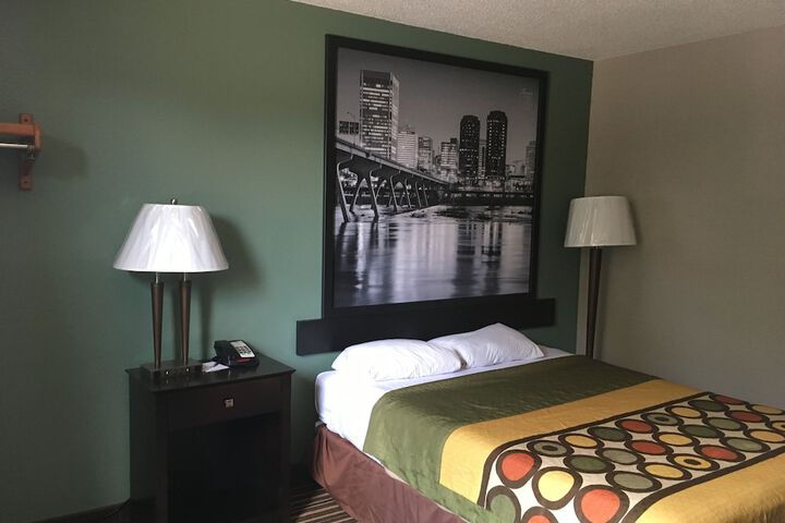 1 Queen Bed (13 of 13)