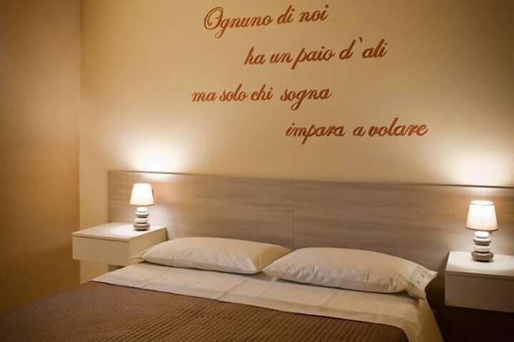 Room 5 of 16