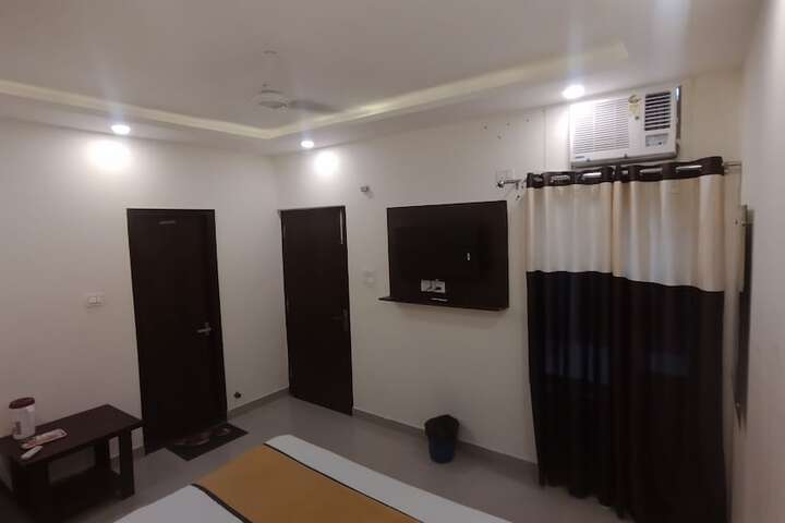 Room 17 of 28