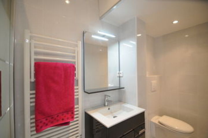 Room 2 of 9