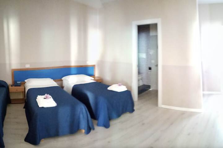 Room 7 of 27