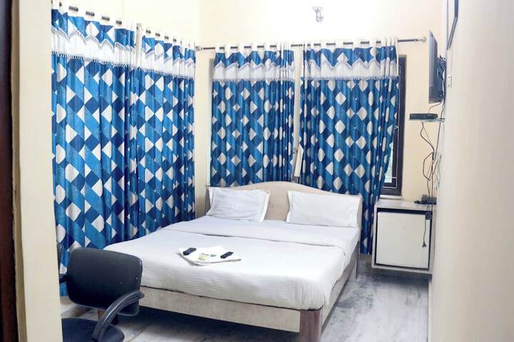 Room 14 of 28