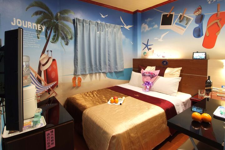 Room 17 of 27