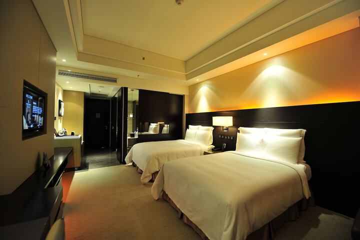 Room 7 of 92