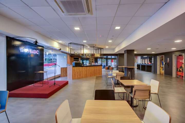 Guest Lobby
