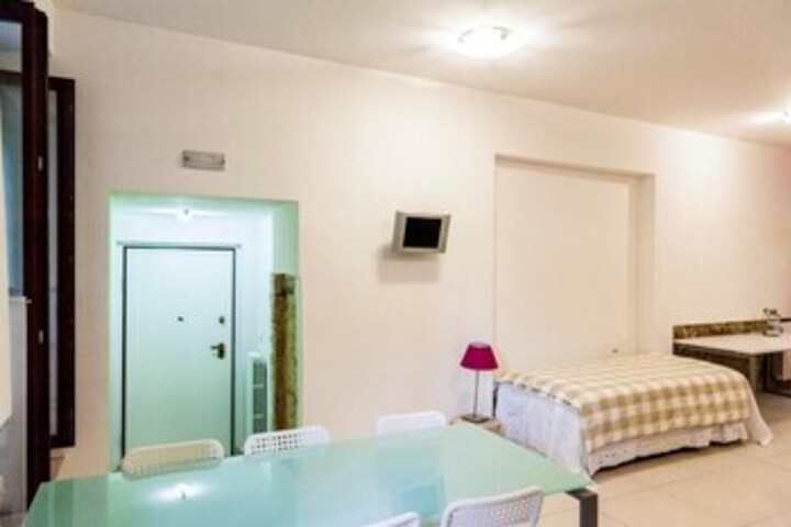 Room 11 of 14