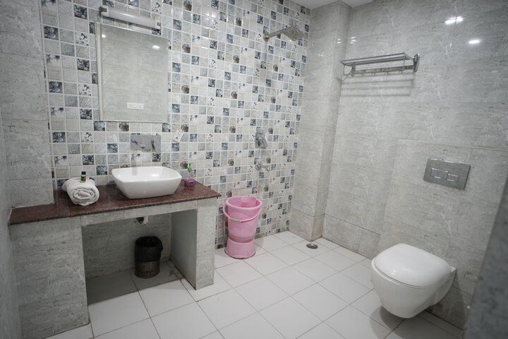 Room 11 of 24