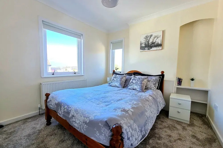 Room 5 of 18