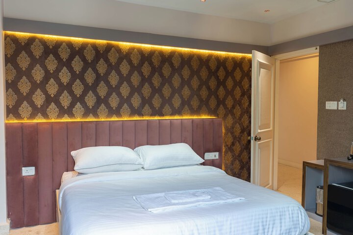 Room 15 of 39