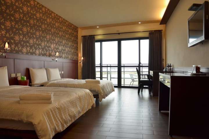 Room 16 of 33