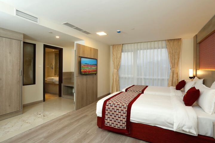 Room 12 of 119