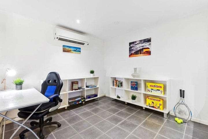 Room 9 of 26