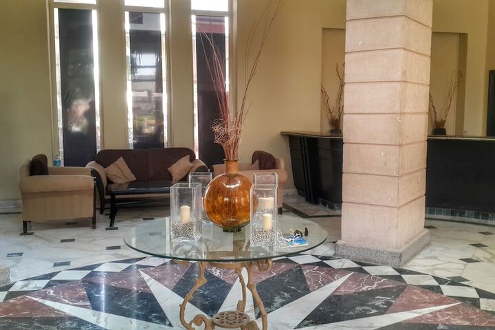 Entrance & Lobby