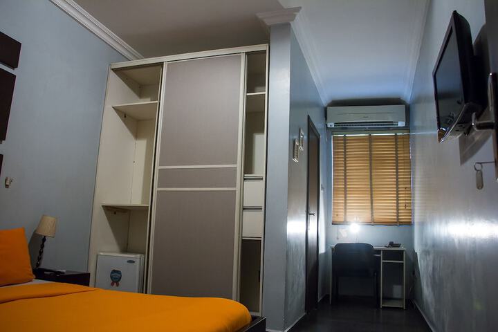 Room 19 of 39
