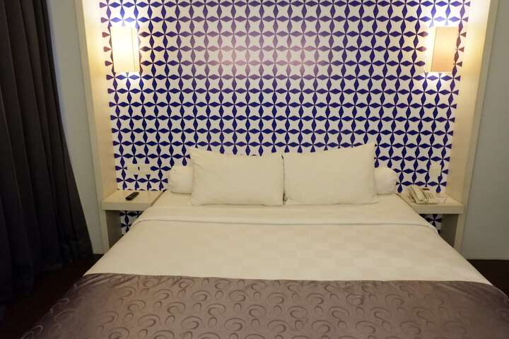 Room 18 of 87