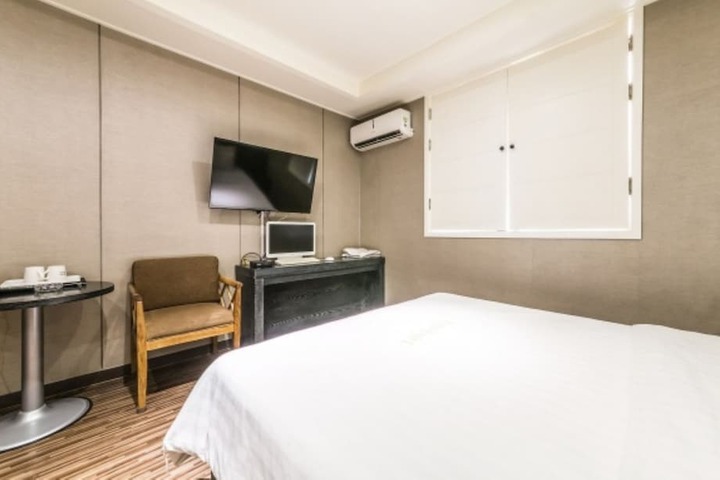 Room 13 of 39