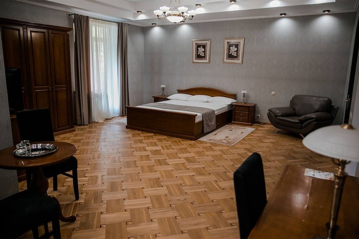 Room 24 of 35