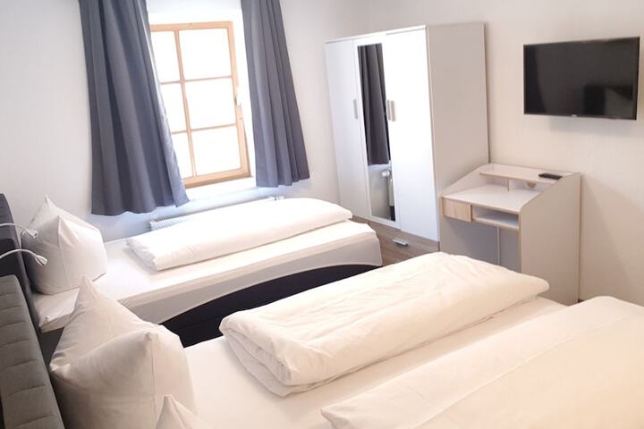 Room 8 of 97