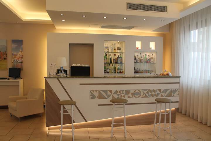 Lounge 65 of 101