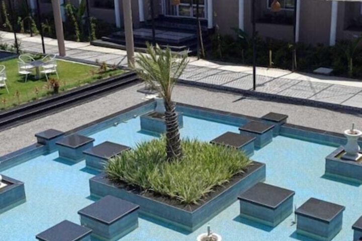 Hotel Exterior 12 of 13