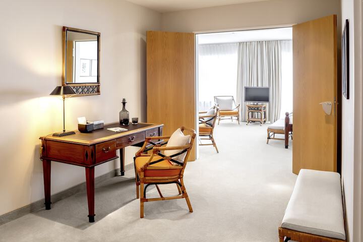 Room 25 of 46