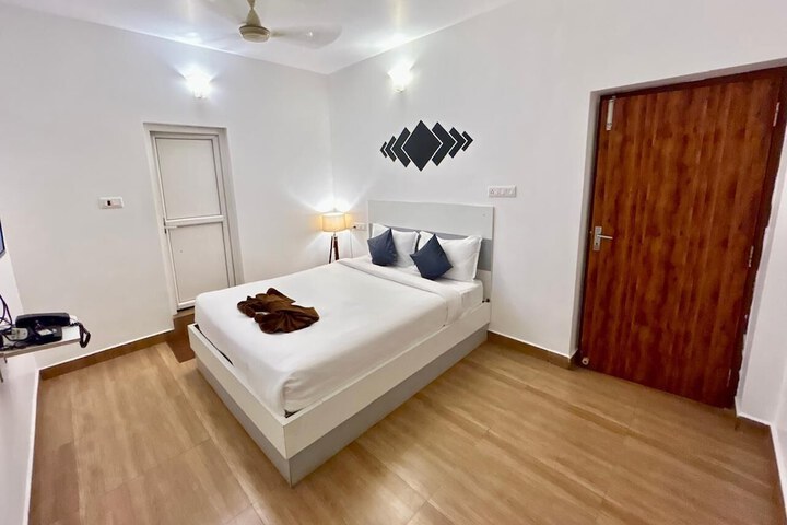 Room 15 of 27