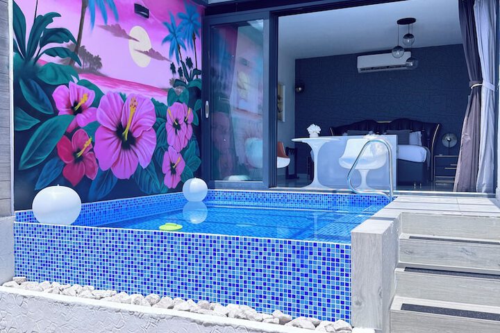 Pool 44 of 77