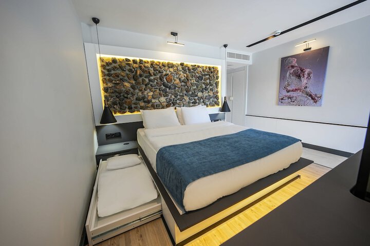 Room 26 of 155