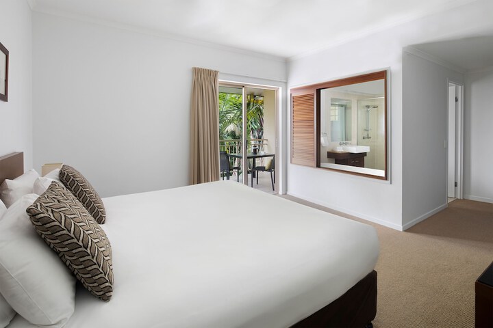Room 10 of 100
