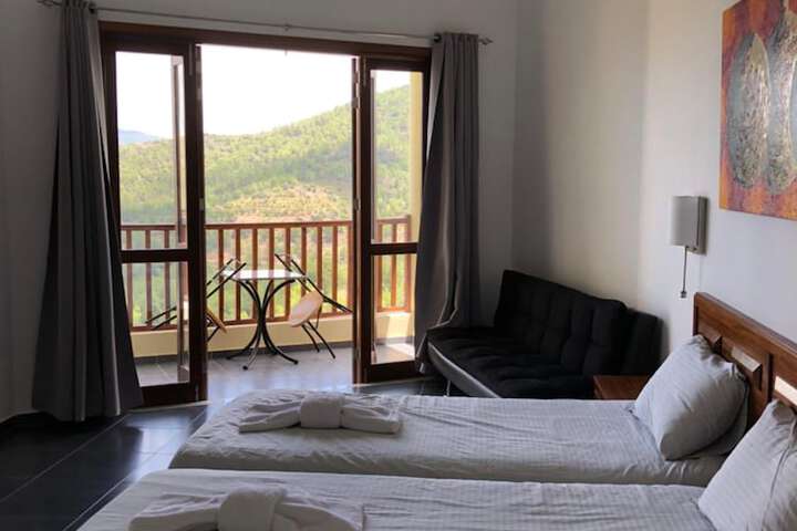 Room 4 of 61