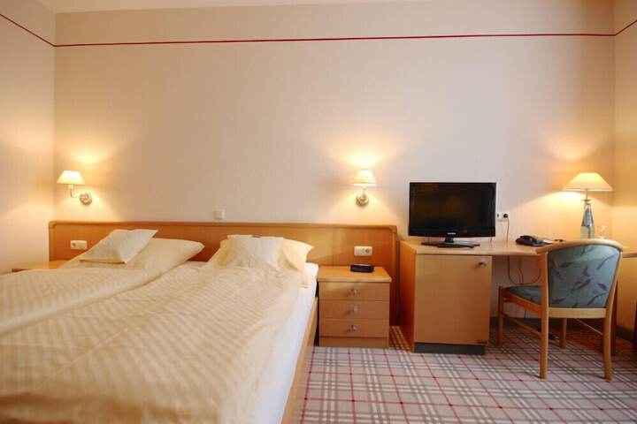 Room 16 of 42