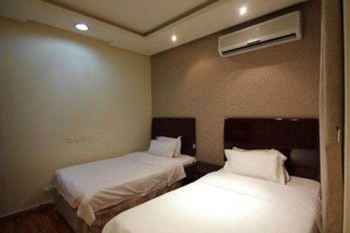 Room 11 of 20