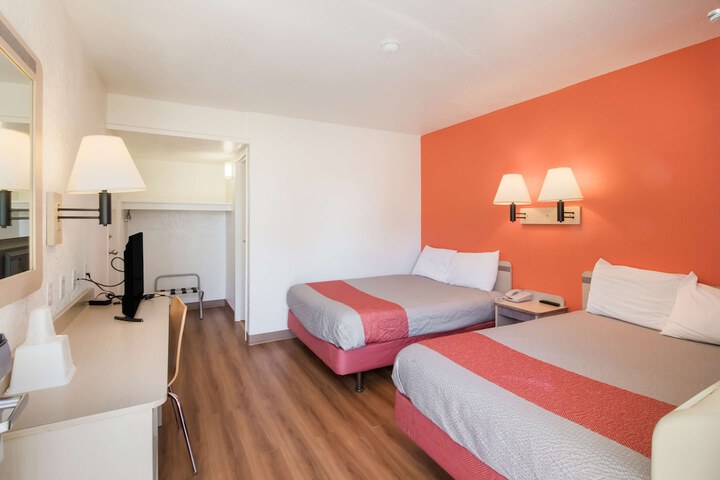 Room 4 of 39