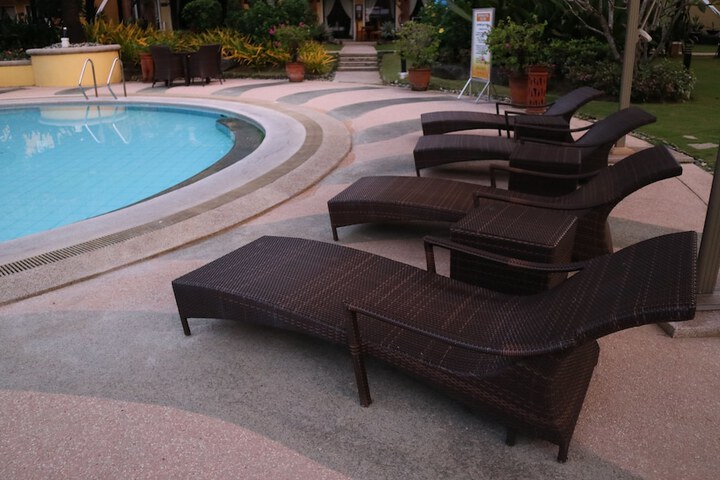 Pool 40 of 66