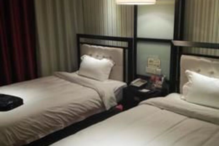 Room 15 of 26