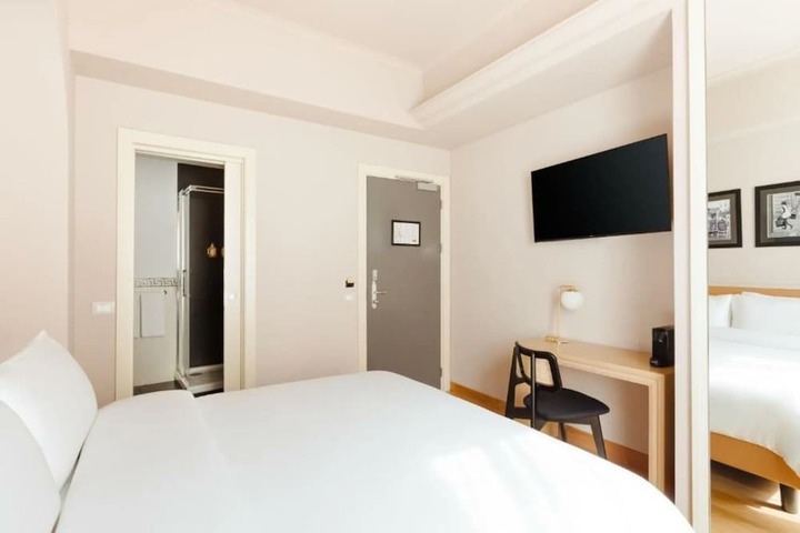 Room 3 of 15